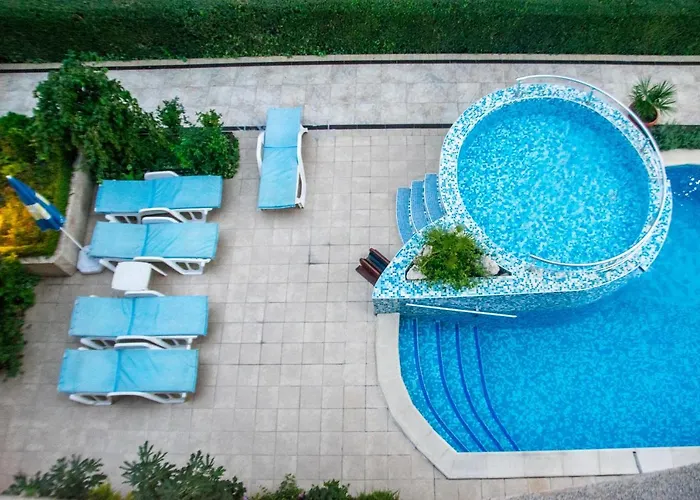 Family Rainbow Hotel